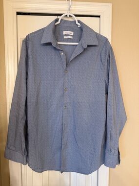Calvin Klein Men's Light Blue Micro-Pattern Button-Down Shirt